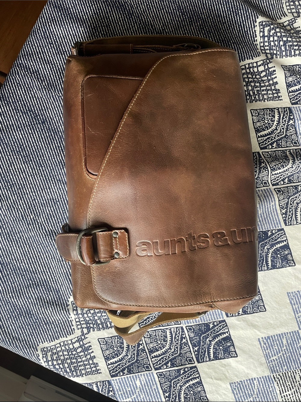 Aunts & Uncles Medium Judd Messenger Bag